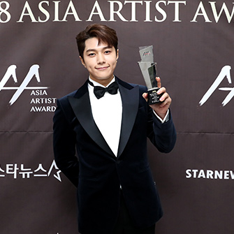 17 besticonaward kimmyungsoo